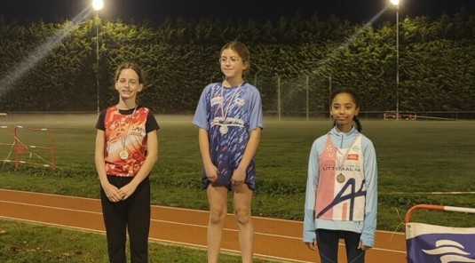 Podiums aux départementaux de lancers longs en benjamines